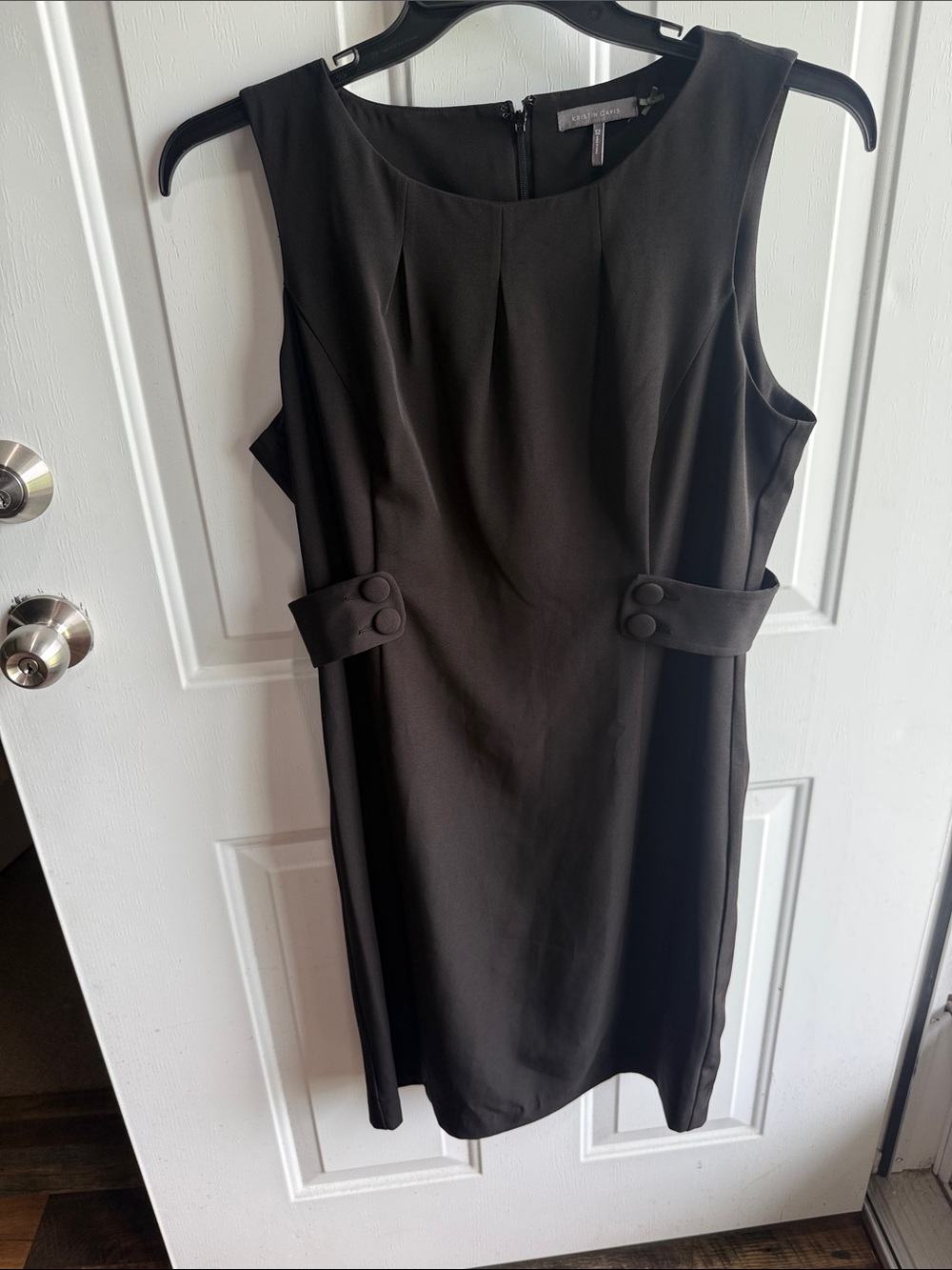 Kristin Davis Black Sleeveless Sheath Dress with Side Tab Detail